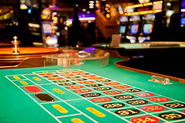 Live Roulette table interface on erek 84 showing betting layout and real-time dealer stream
